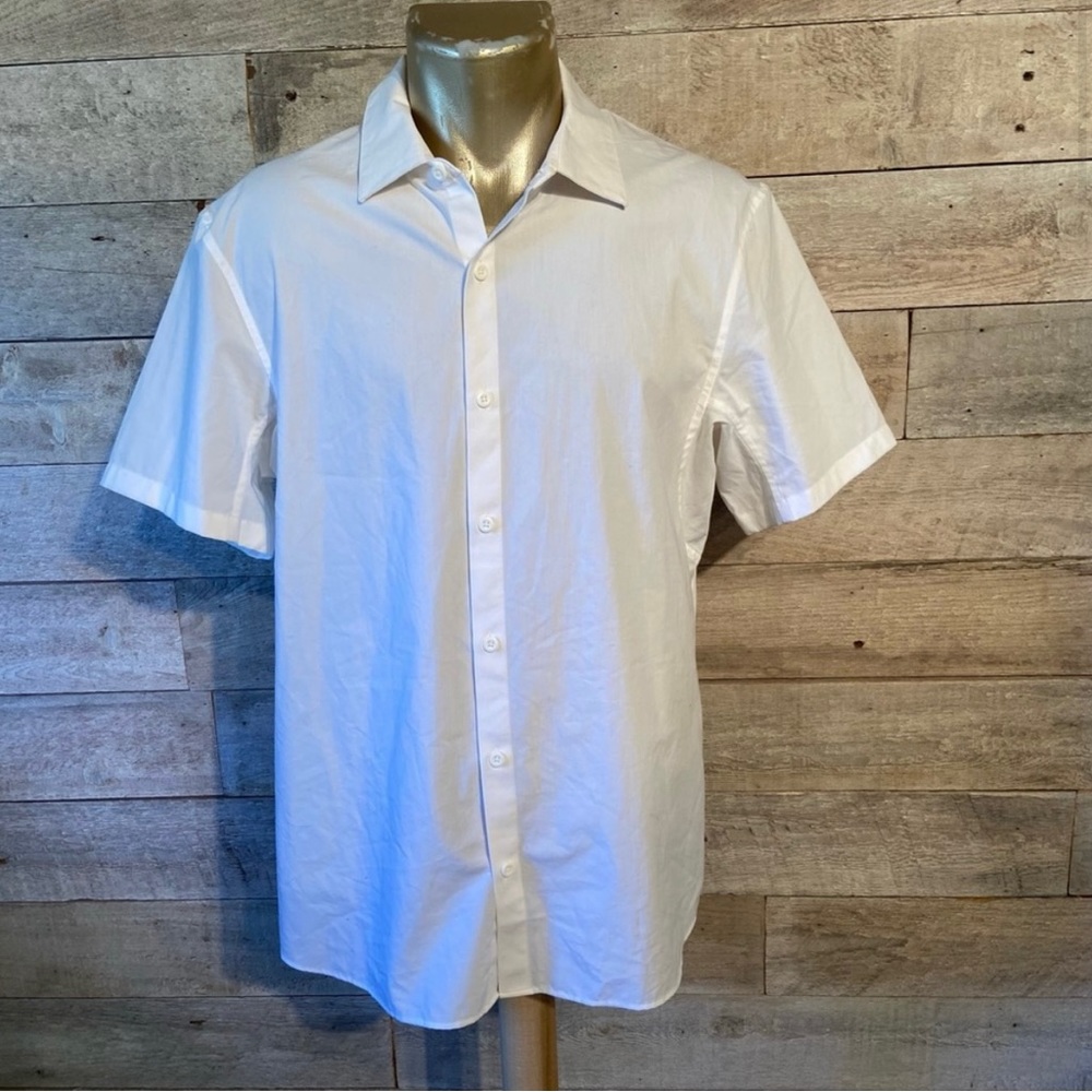 Lululemon men’s white Airing Easy short-sleeved button up shirt in size large